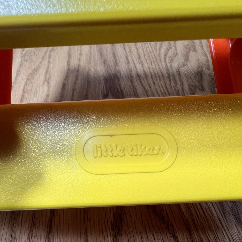 Little Tikes Vintage Dollhouse Patio Furniture Table & 2 Yellow Chairs Picnic - Picture 5 of 12